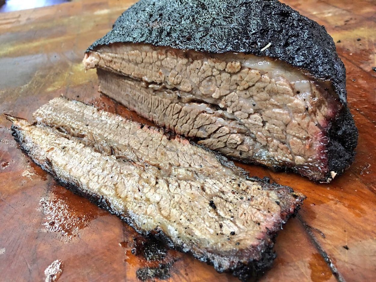 What Temp to Pull Brisket: Determining Ideal Brisket Doneness