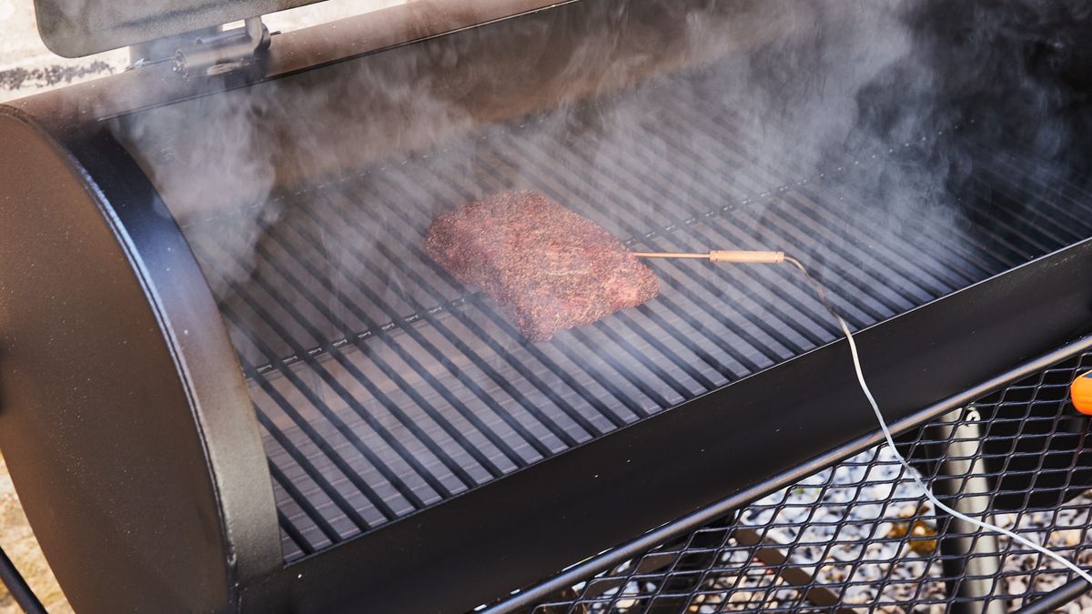 Electric vs Charcoal Smoker: Contrasting Smoker Types